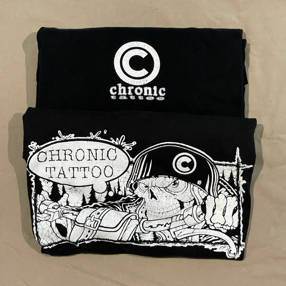 2  - Vintage Chronic Tattoo SD Ca. Black Graphic T-Shirt Large
